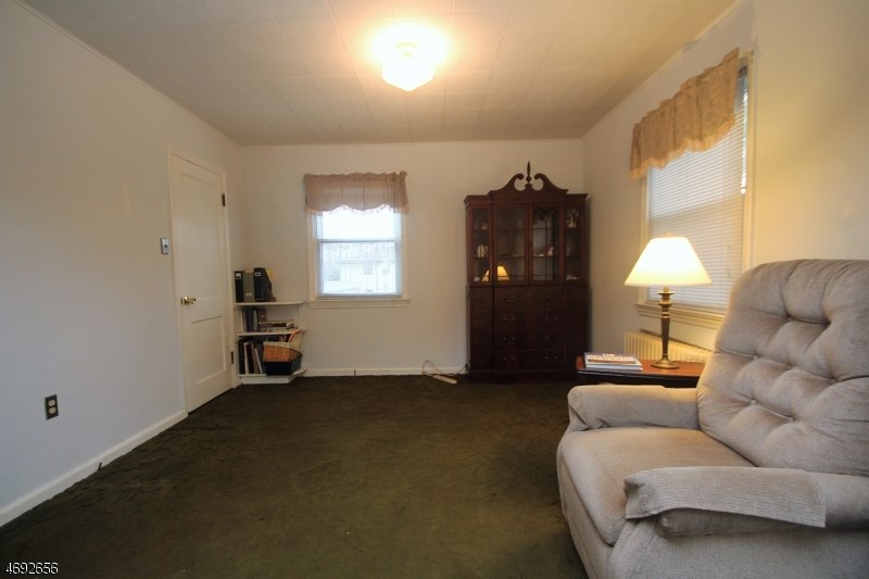 18 Spruce Ave