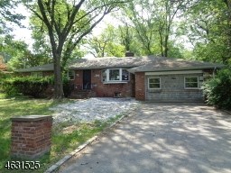 4 Duval Ct Fairfield, NJ 07004