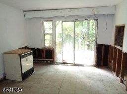 4 Duval Ct Fairfield, NJ 07004