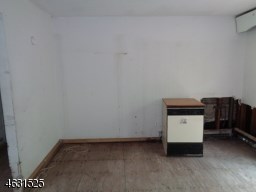 4 Duval Ct Fairfield, NJ 07004