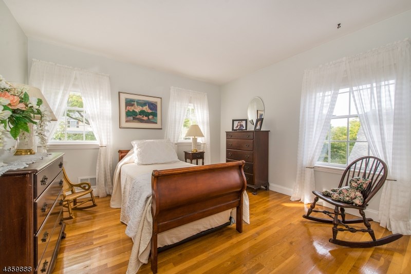 16 Puddingstone Dr