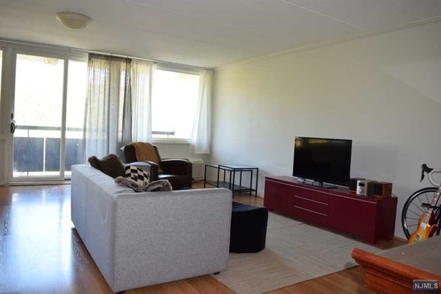 For Sale: 555 Gorge Rd #APT 6I Cliffside Park, NJ 07010