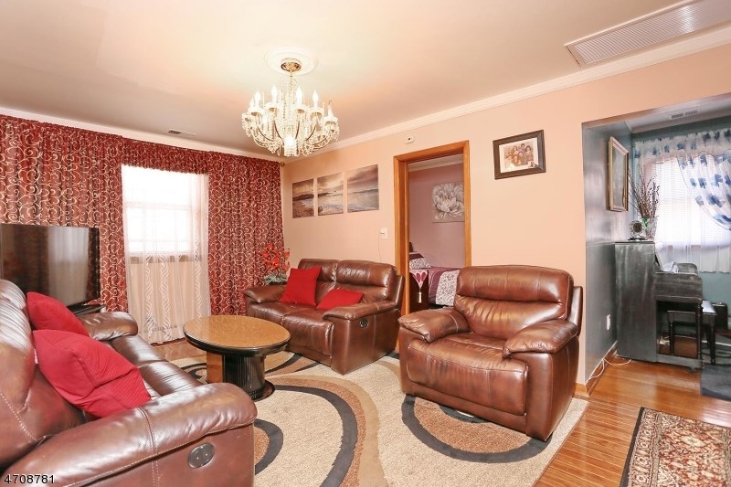 12 Gilbert Pl