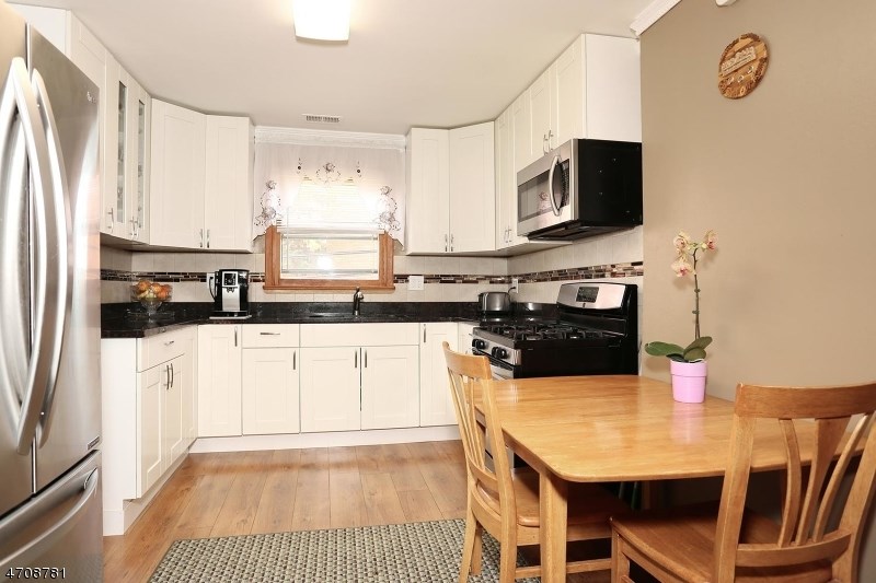 12 Gilbert Pl