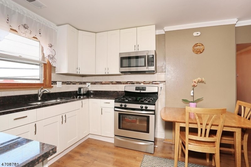 12 Gilbert Pl