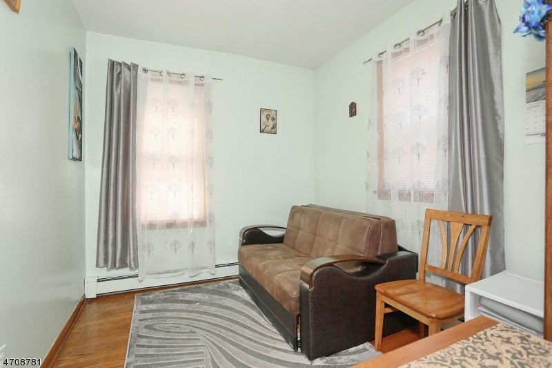 12 Gilbert Pl