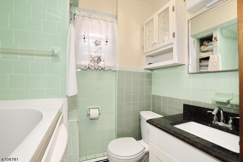 12 Gilbert Pl
