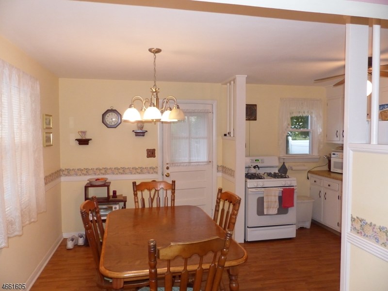6 Green Meadow Ln