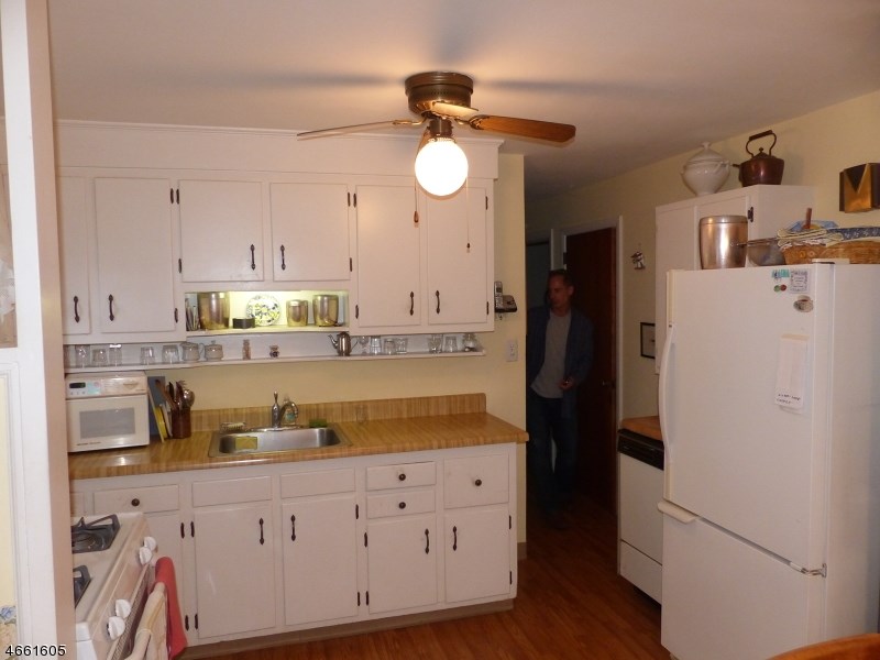 6 Green Meadow Ln