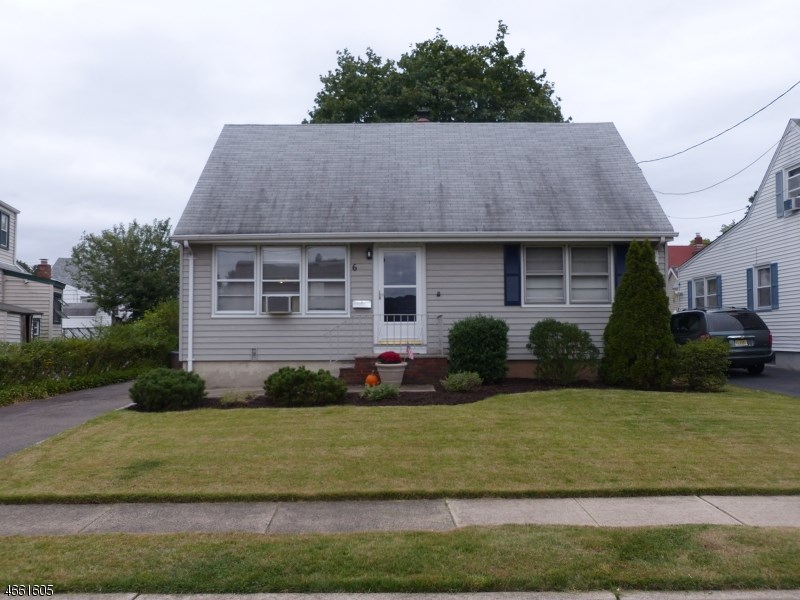 6 Green Meadow Ln