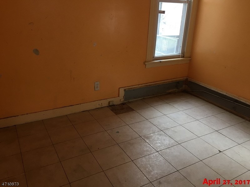 42 Leslie St