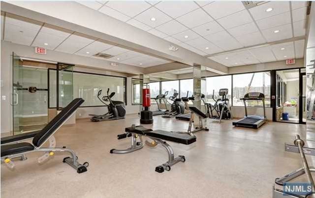 For Sale: 9 Somerset Ln #222 Edgewater, NJ 07020