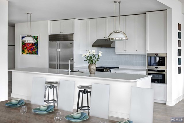 For Sale: 9 Somerset Ln #222 Edgewater, NJ 07020