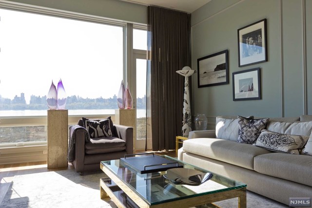 For Sale: 6 Somerset Ln #617 Edgewater, NJ 07020