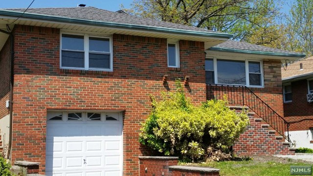 789 Oakwood Ln