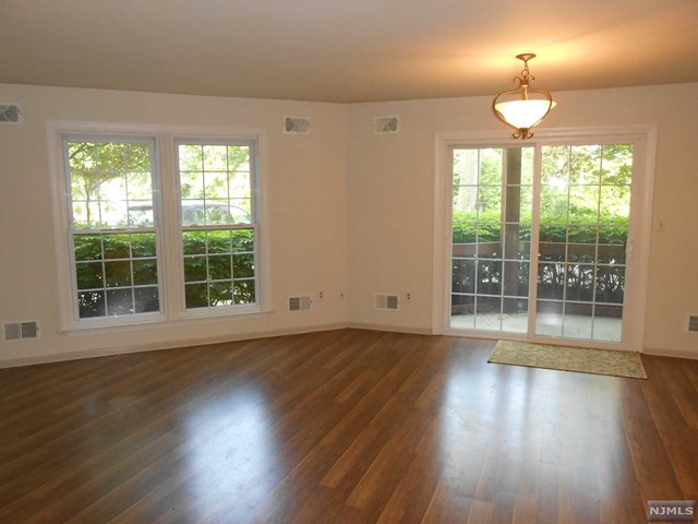 For Sale: 1419 Teresa Dr #APT 1419 Fort Lee, NJ 07024