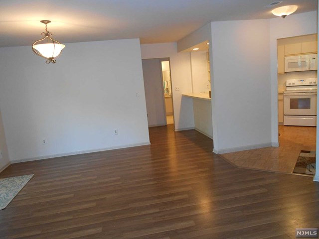 For Sale: 1419 Teresa Dr #APT 1419 Fort Lee, NJ 07024