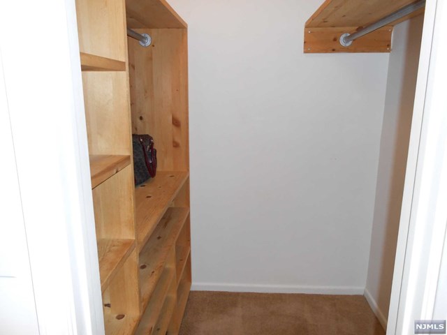 For Sale: 1419 Teresa Dr #APT 1419 Fort Lee, NJ 07024