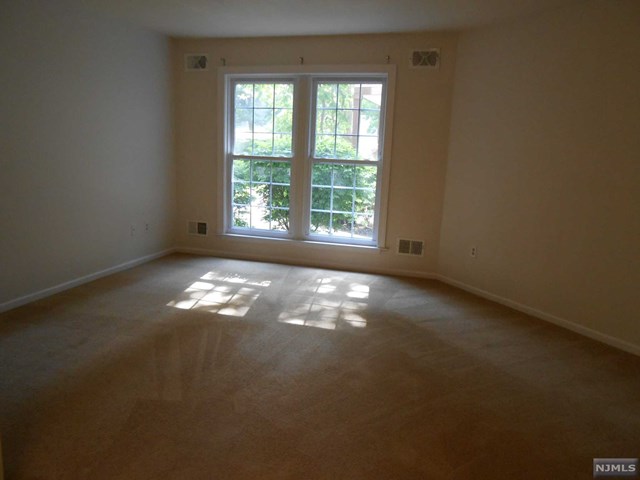 For Sale: 1419 Teresa Dr #APT 1419 Fort Lee, NJ 07024