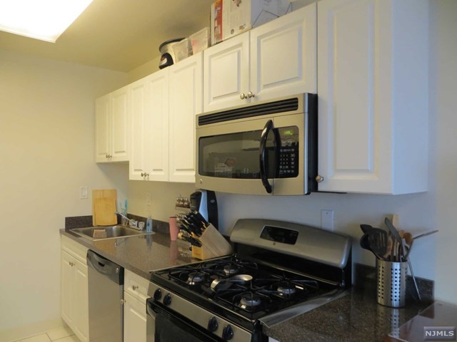 For Sale: 2077 Center Ave #7H Fort Lee, NJ 07024