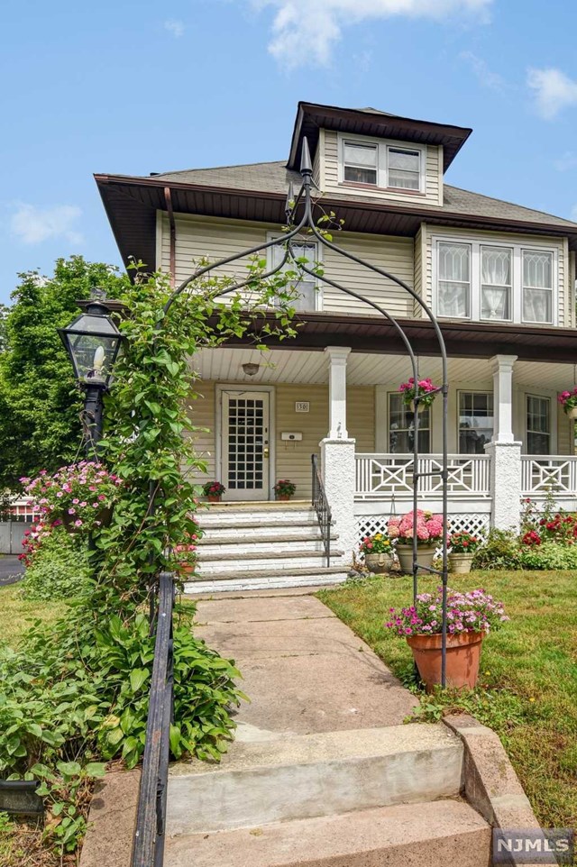 30 Hillside Ave Glen Ridge, NJ 07028