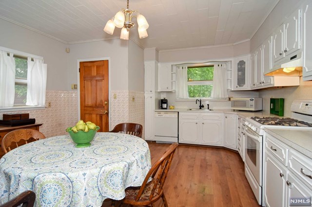 30 Hillside Ave Glen Ridge, NJ 07028