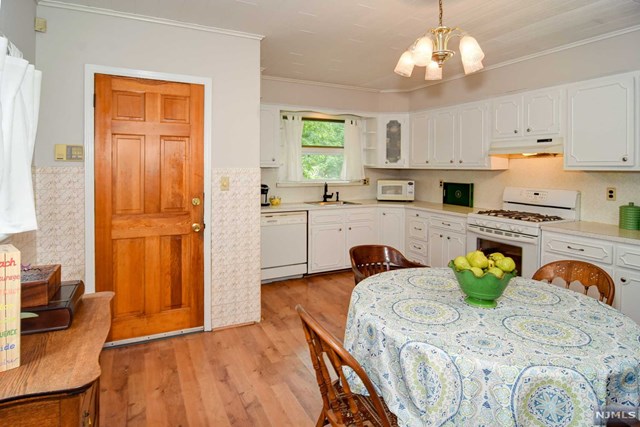 30 Hillside Ave Glen Ridge, NJ 07028
