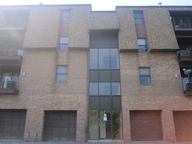 821-841 Main St