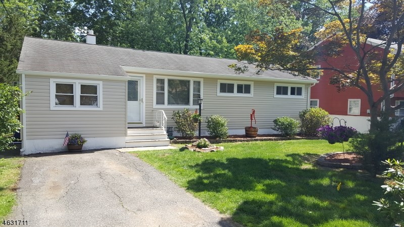 For Sale: 6 Carlson Pl Lake Hiawatha, NJ 07034