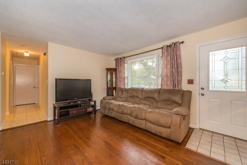 For Sale: 6 Carlson Pl Lake Hiawatha, NJ 07034