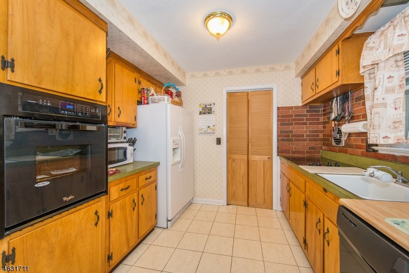 For Sale: 6 Carlson Pl Lake Hiawatha, NJ 07034