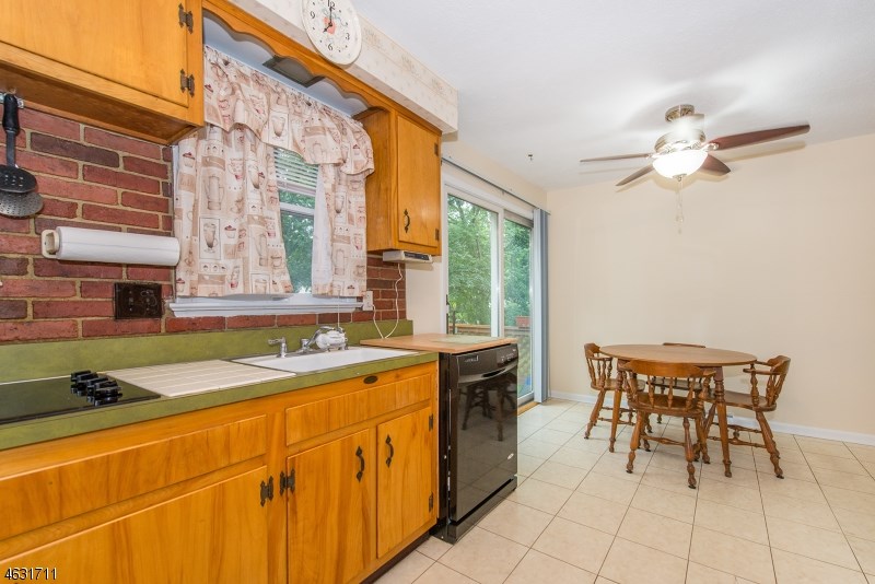 For Sale: 6 Carlson Pl Lake Hiawatha, NJ 07034