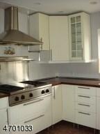 8 Lillian Ct