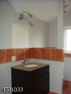 8 Lillian Ct