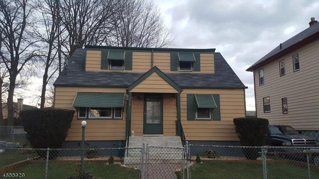820 E Curtis St
