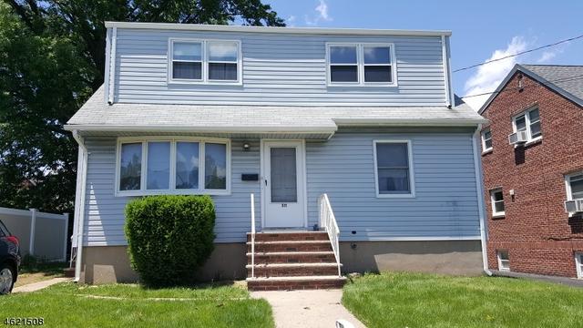 820 E Curtis St