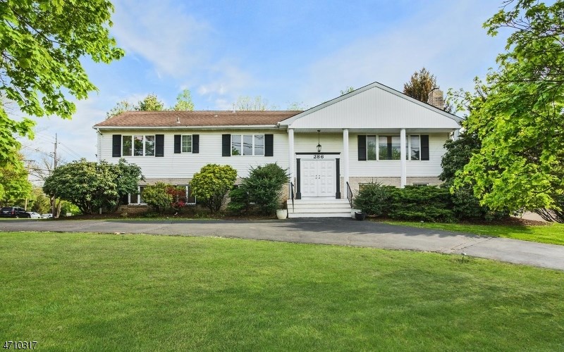 51 Knollwood Dr