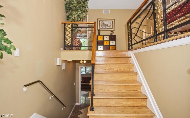 51 Knollwood Dr