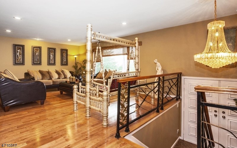 51 Knollwood Dr