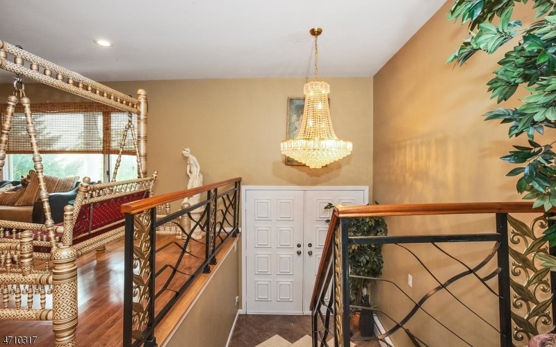 51 Knollwood Dr