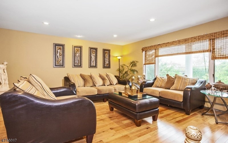 51 Knollwood Dr