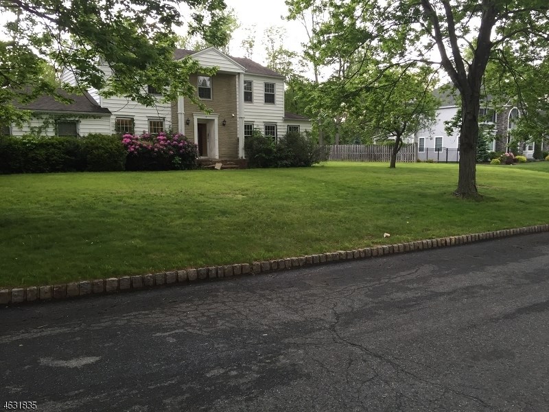 For Sale: 3 Apple Tree Ct Livingston, NJ 07039
