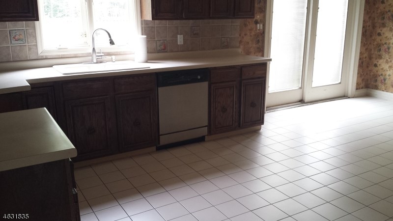 For Sale: 3 Apple Tree Ct Livingston, NJ 07039