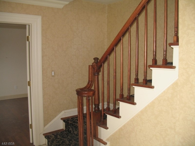 For Sale: 3 Apple Tree Ct Livingston, NJ 07039