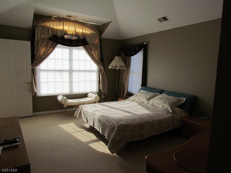 For Sale: 627 Binghampton Ln Livingston, NJ 07039