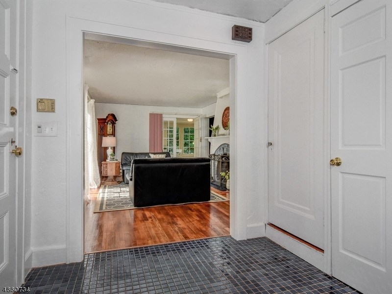 3 Tuscan Rd