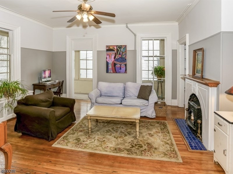 372 Belleville Ave