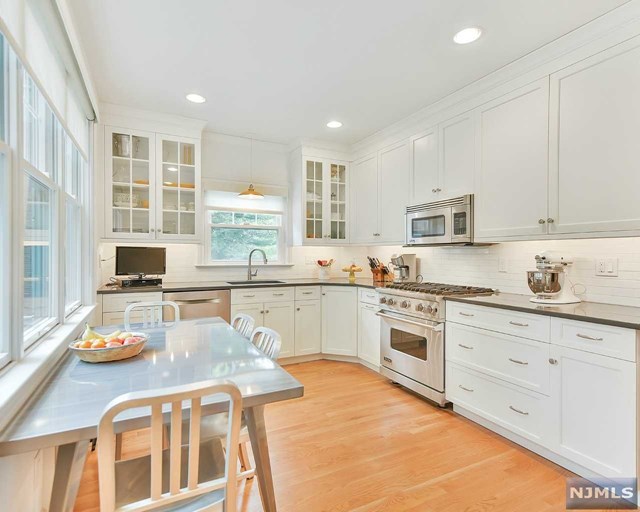 223 Orange Rd