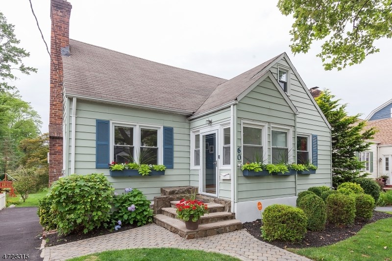 60 Derwent Ave