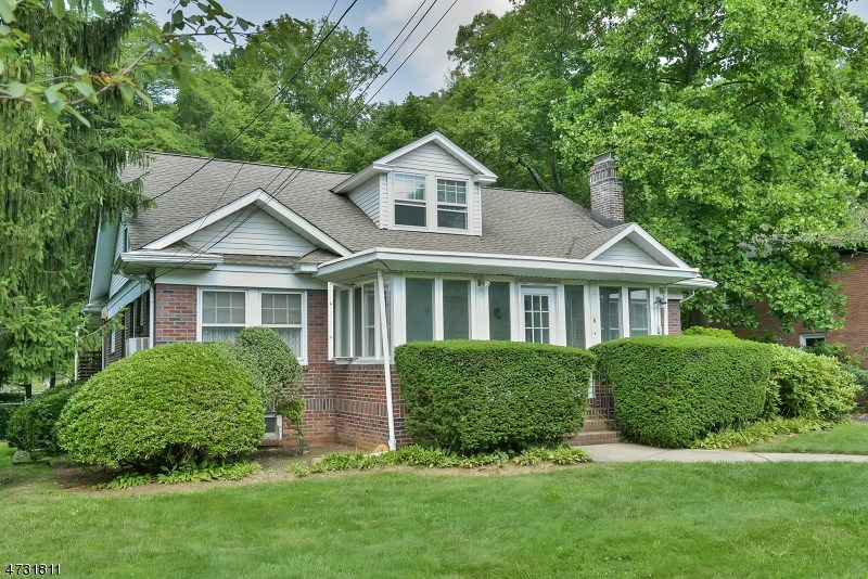 60 Derwent Ave